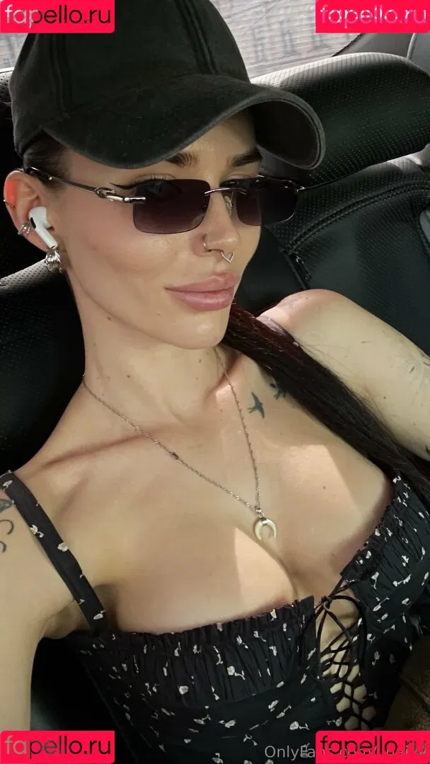 HoneyAddicted / LinaIvy / Xivylina / commanderivy Onlyfans Photo Gallery 