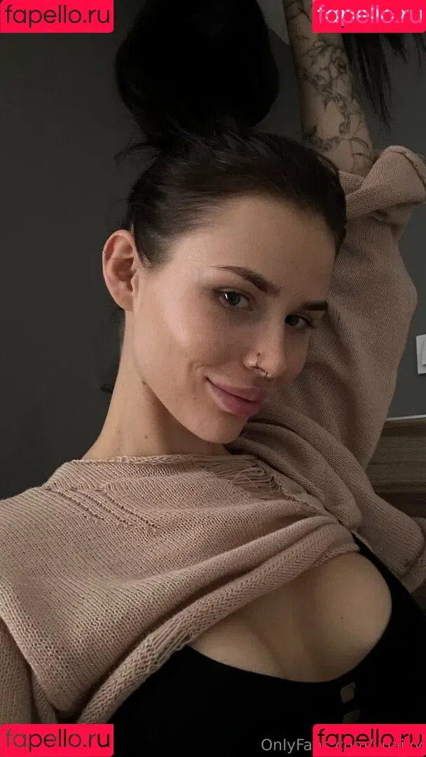 HoneyAddicted / LinaIvy / Xivylina / commanderivy Onlyfans Photo Gallery 