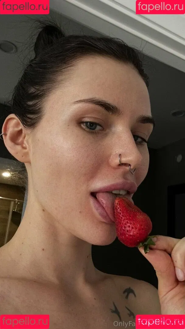 HoneyAddicted / LinaIvy / Xivylina / commanderivy Onlyfans Photo Gallery 