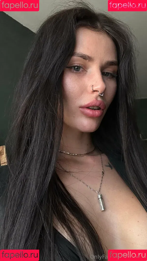 HoneyAddicted / LinaIvy / Xivylina / commanderivy Onlyfans Photo Gallery 