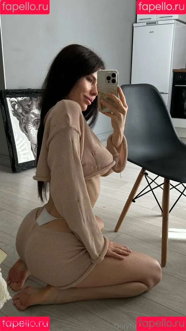 HoneyAddicted / LinaIvy / Xivylina / commanderivy Onlyfans Photo Gallery 