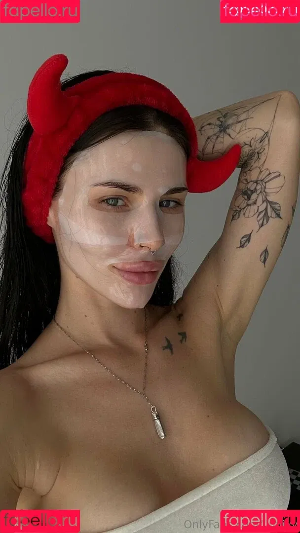 HoneyAddicted / LinaIvy / Xivylina / commanderivy Onlyfans Photo Gallery 