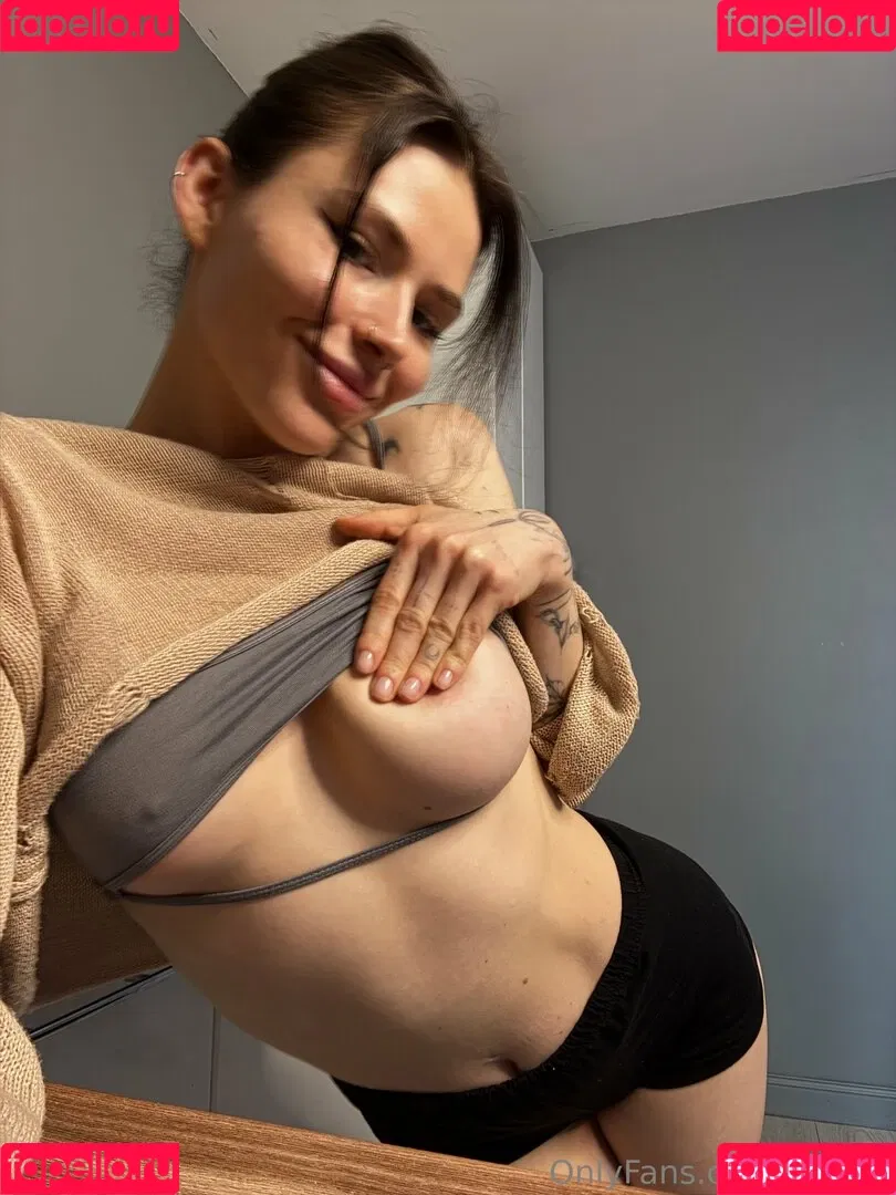 HoneyAddicted / LinaIvy / Xivylina / commanderivy Onlyfans Photo Gallery 