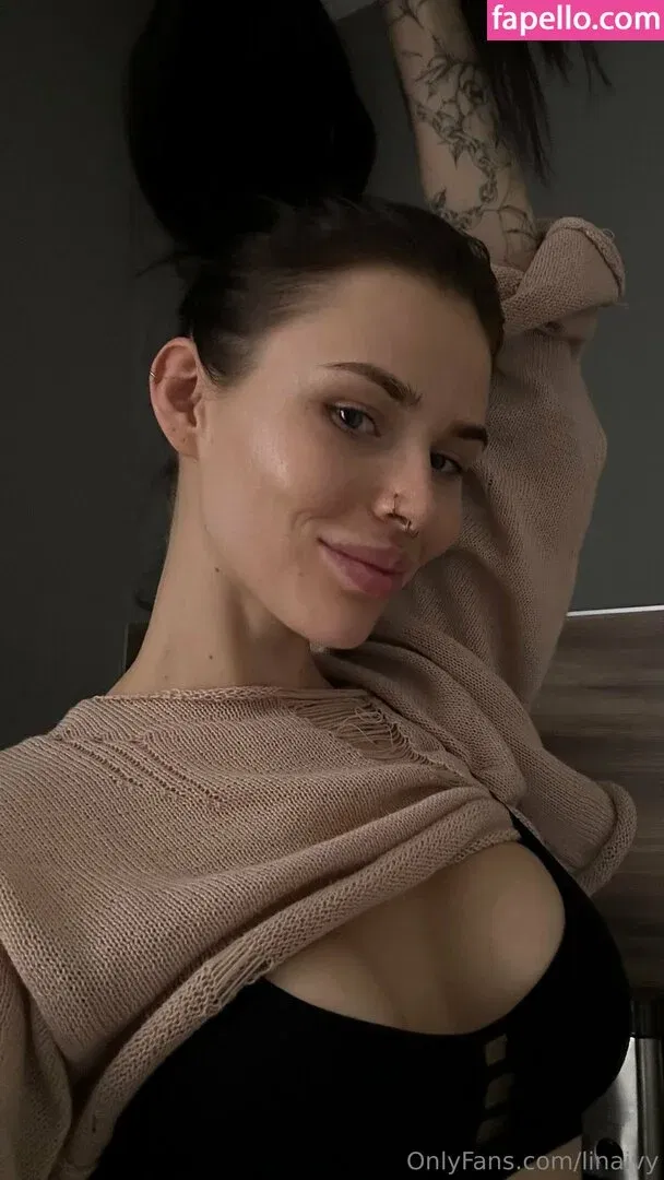 HoneyAddicted / LinaIvy / Xivylina / commanderivy Onlyfans Photo Gallery 