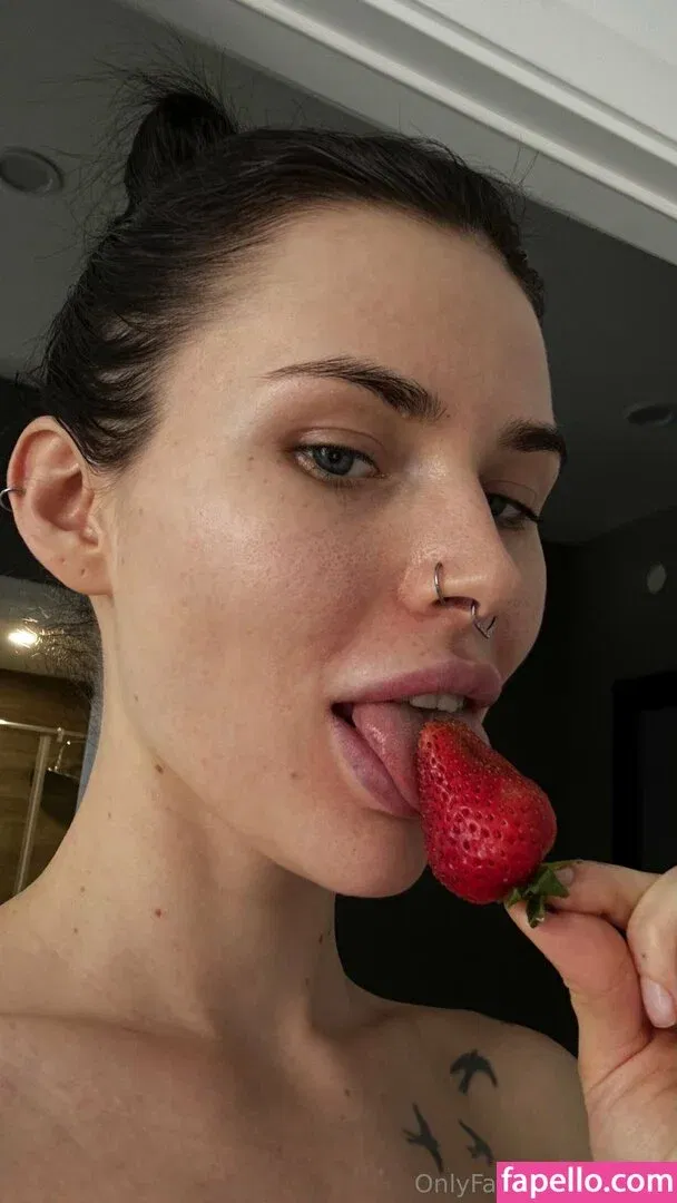 HoneyAddicted / LinaIvy / Xivylina / commanderivy Onlyfans Photo Gallery 