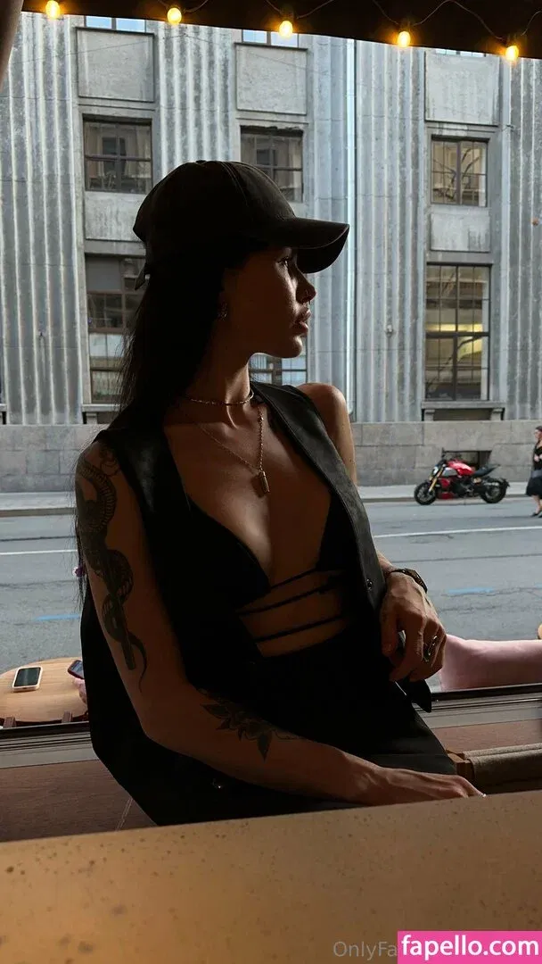 HoneyAddicted / LinaIvy / Xivylina / commanderivy Onlyfans Photo Gallery 