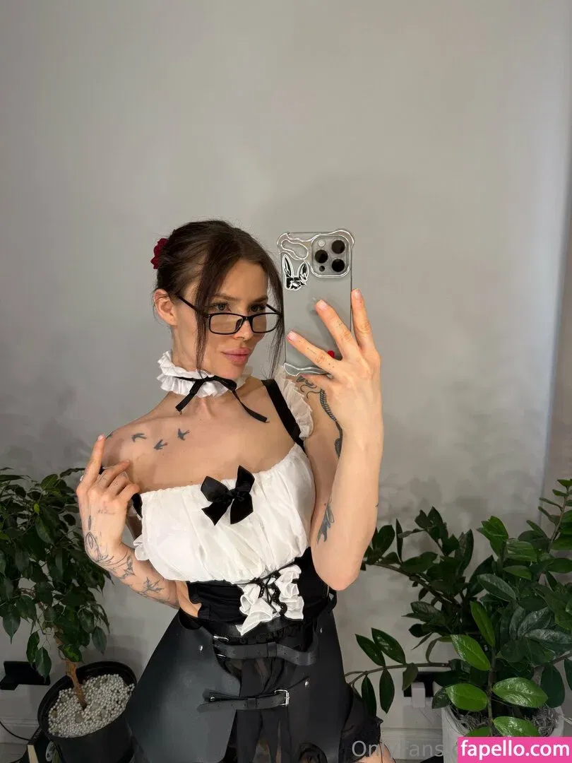 HoneyAddicted / LinaIvy / Xivylina / commanderivy Onlyfans Photo Gallery 