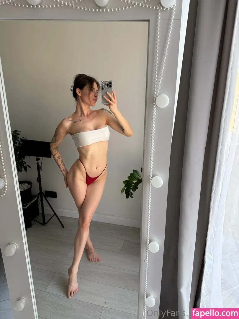 HoneyAddicted / LinaIvy / Xivylina / commanderivy Onlyfans Photo Gallery 