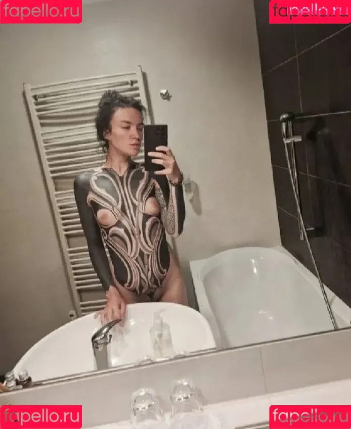 Lisbeth Mueller / Lisbethmueller / darkest.lilith / darkestlilith1 Onlyfans Photo Gallery 