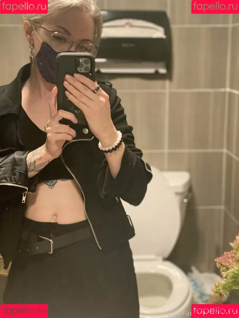 Lola Fae / LolaFaeXXX / dominalolafae / lolafae Onlyfans Photo Gallery 