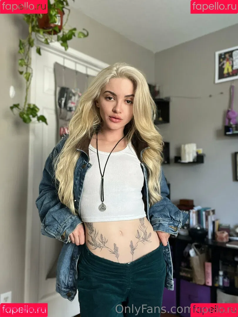Lola Fae / LolaFaeXXX / dominalolafae / lolafae Onlyfans Photo Gallery 
