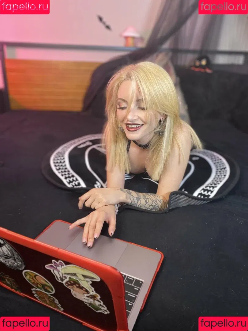 Lola Fae / LolaFaeXXX / dominalolafae / lolafae Onlyfans Photo Gallery 