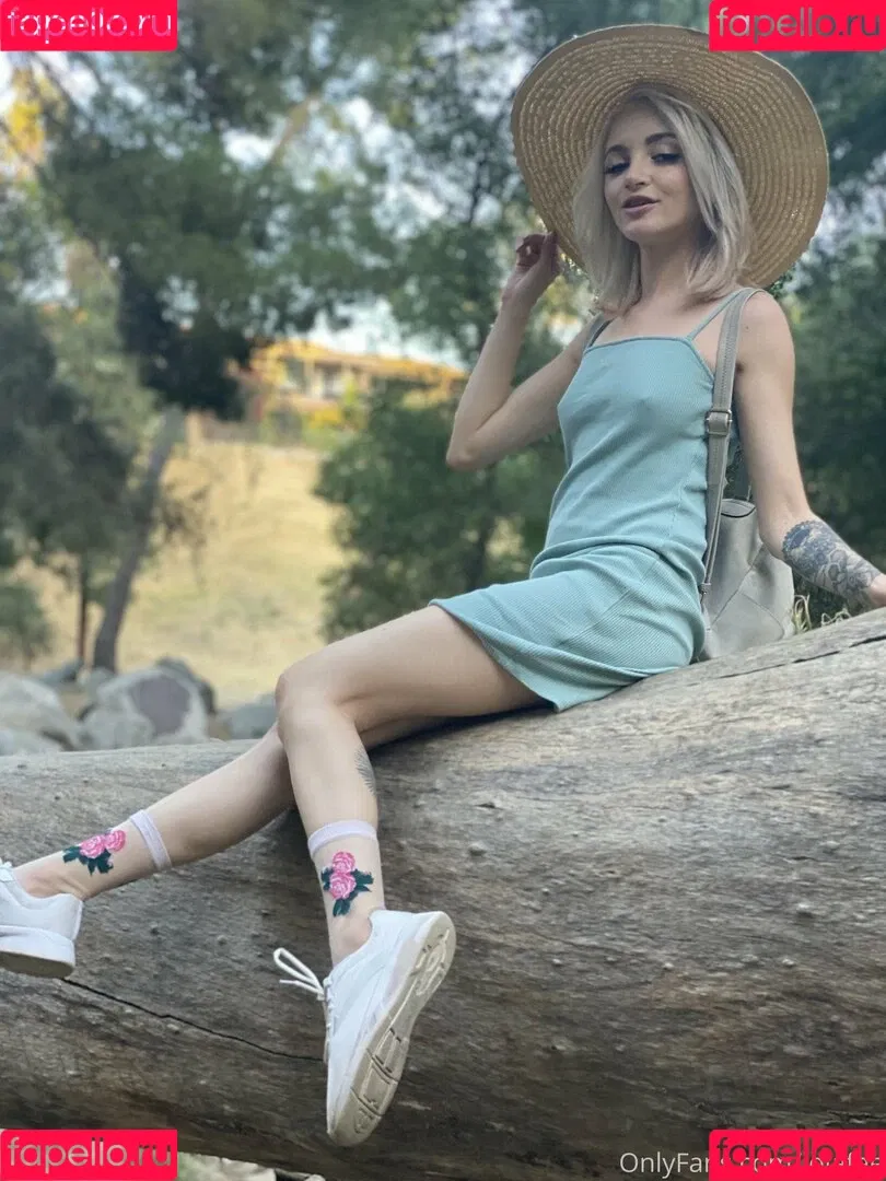 Lola Fae / LolaFaeXXX / dominalolafae / lolafae Onlyfans Photo Gallery 