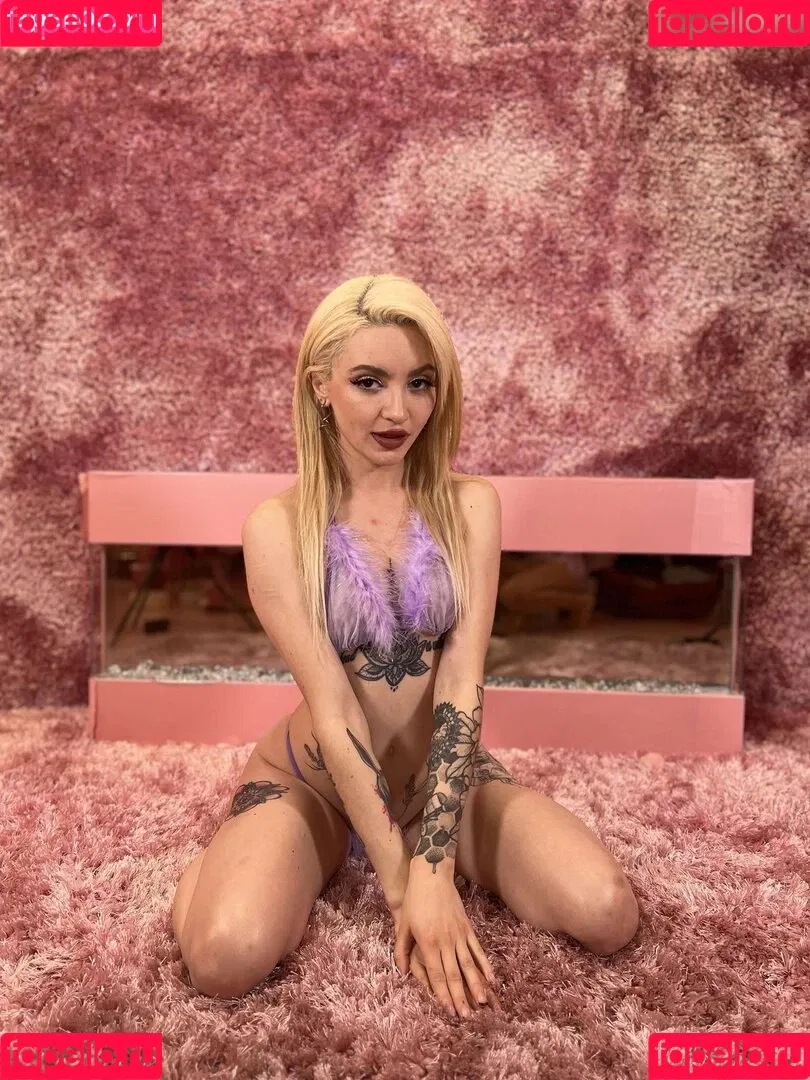 Lola Fae / LolaFaeXXX / dominalolafae / lolafae Onlyfans Photo Gallery 