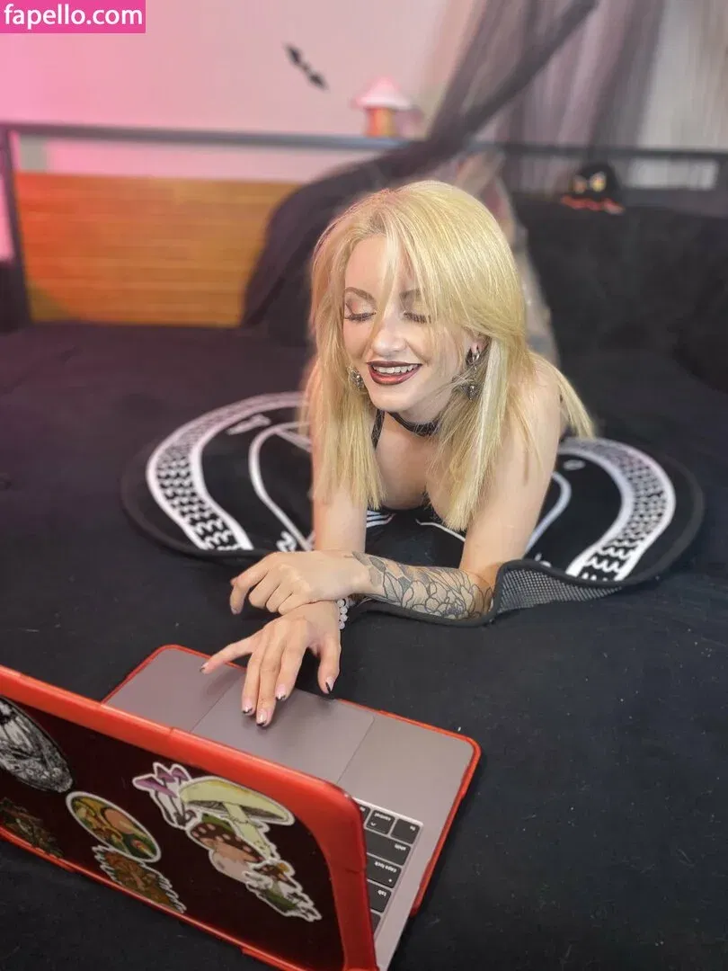 Lola Fae / LolaFaeXXX / dominalolafae / lolafae Onlyfans Photo Gallery 