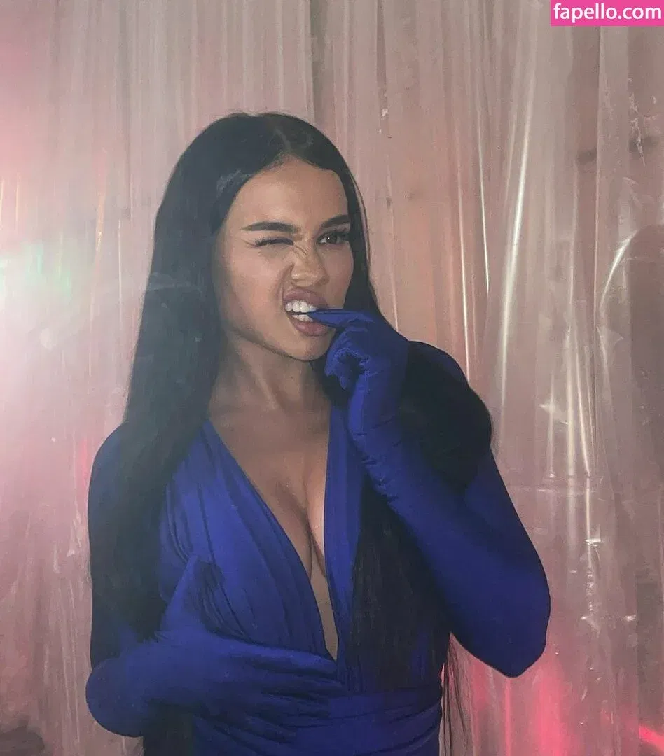 KarnaVal / karna.val Onlyfans Photo Gallery 