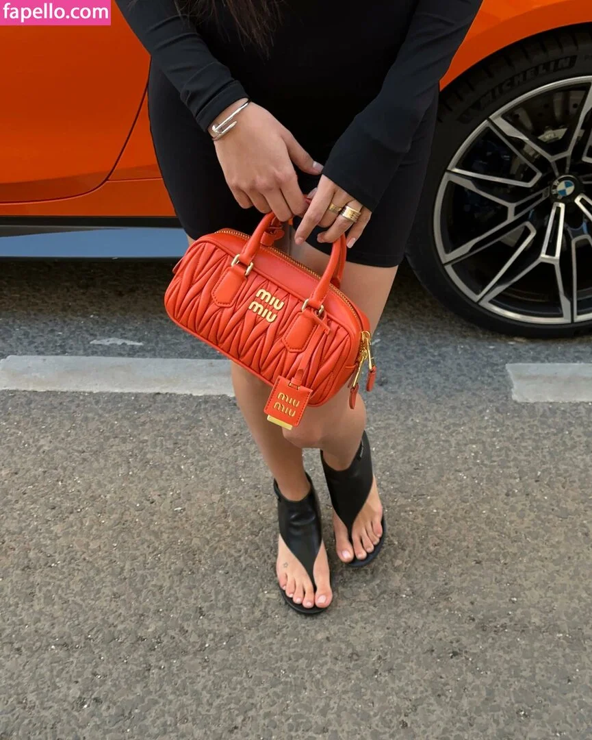 KarnaVal / karna.val Onlyfans Photo Gallery 