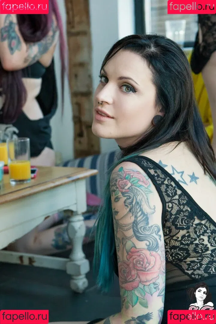 Hircine / Pun Queen / Rougue Suicide / hircinespaw / titchfortat Onlyfans Photo Gallery 