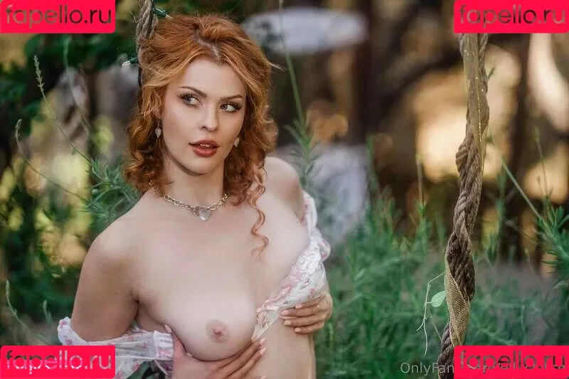 Elly Clutch / PeachGoneWild / ellyclutch Onlyfans Photo Gallery 