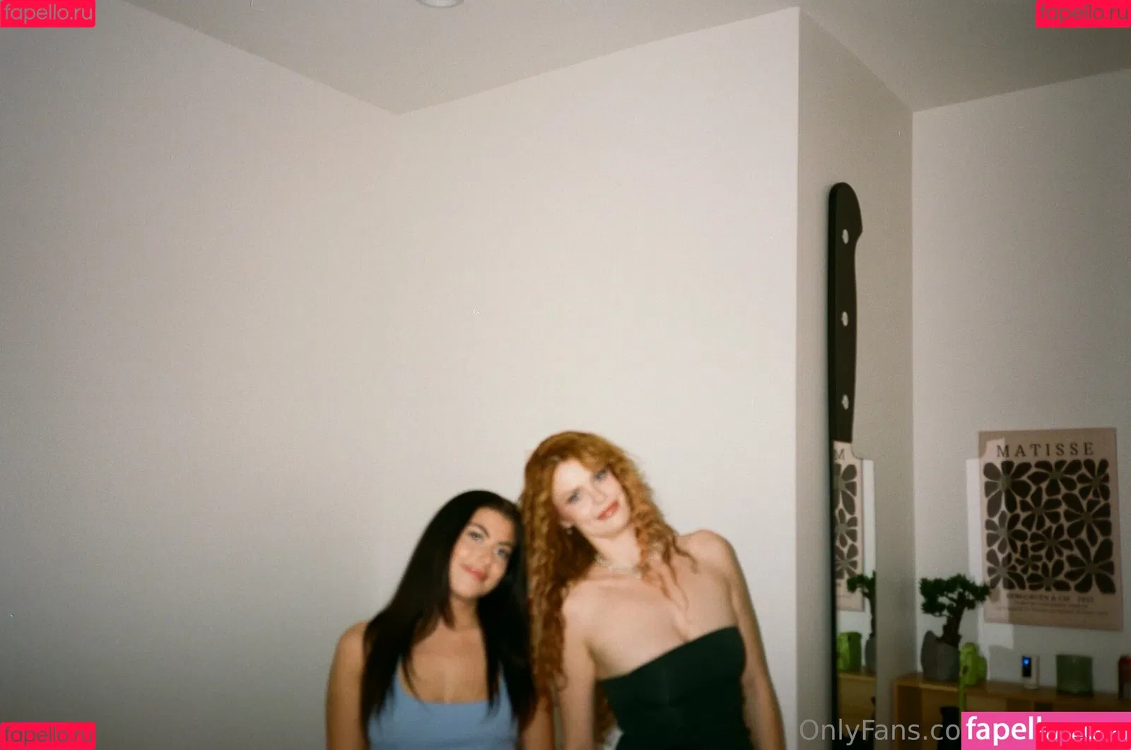 Elly Clutch / PeachGoneWild / ellyclutch Onlyfans Photo Gallery 