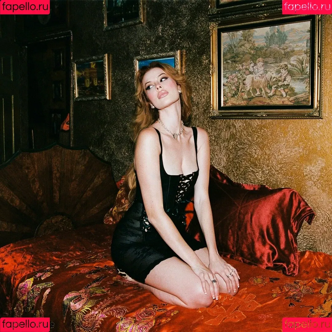 Elly Clutch / PeachGoneWild / ellyclutch Onlyfans Photo Gallery 