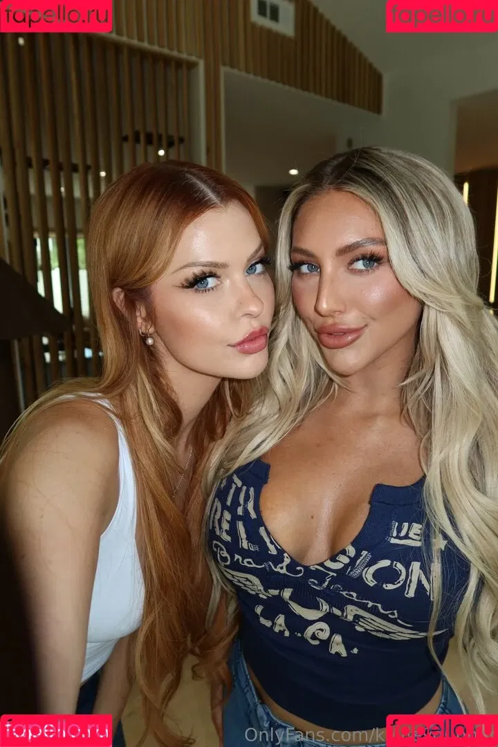 Elly Clutch / PeachGoneWild / ellyclutch Onlyfans Photo Gallery 
