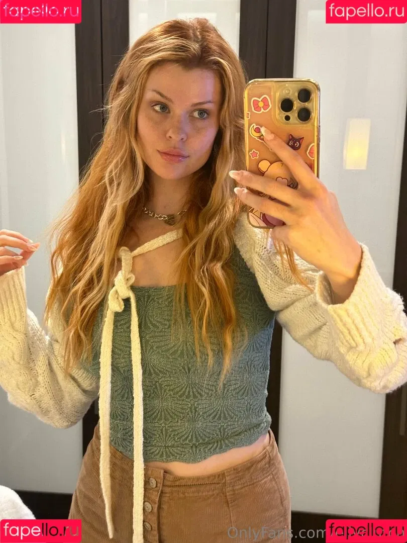 Elly Clutch / PeachGoneWild / ellyclutch Onlyfans Photo Gallery 