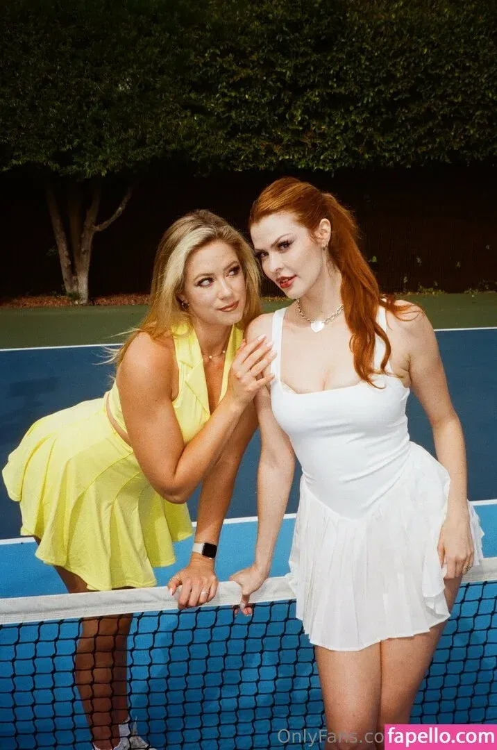 Elly Clutch / PeachGoneWild / ellyclutch Onlyfans Photo Gallery 