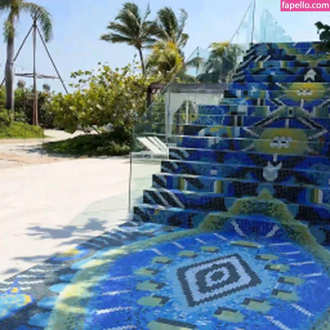 Elly Clutch / PeachGoneWild / ellyclutch Onlyfans Photo Gallery 