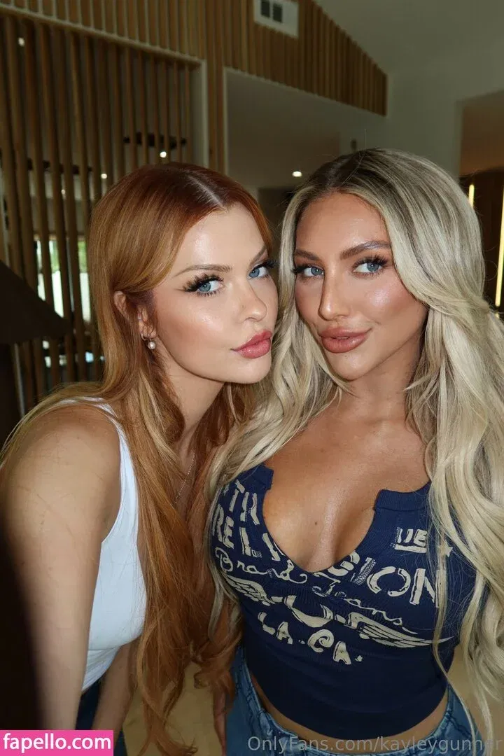 Elly Clutch / PeachGoneWild / ellyclutch Onlyfans Photo Gallery 