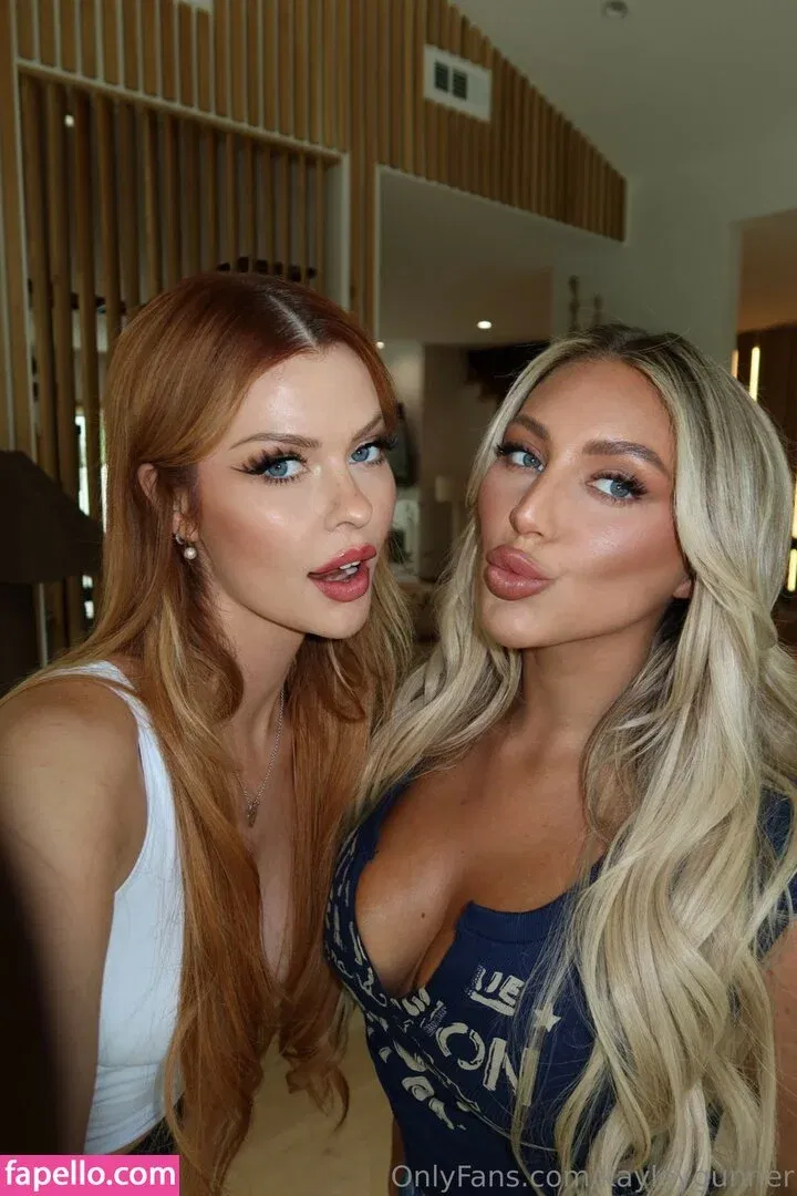 Elly Clutch / PeachGoneWild / ellyclutch Onlyfans Photo Gallery 