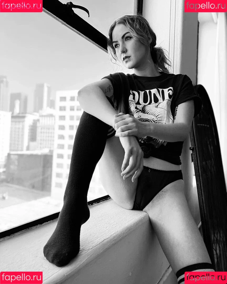 Grace Gordon / gracegordonofficial / lizzywurstnudes Onlyfans Photo Gallery 