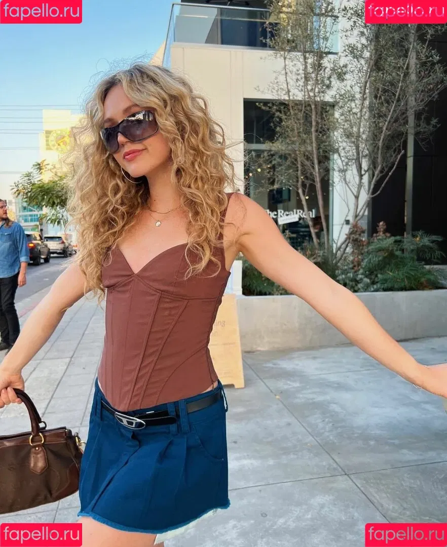 Brec Bassinger / brec_bassinger / brecbassinger Onlyfans Photo Gallery 