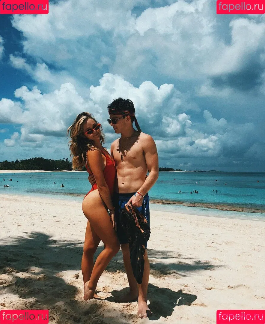 Brec Bassinger / brec_bassinger / brecbassinger Onlyfans Photo Gallery 