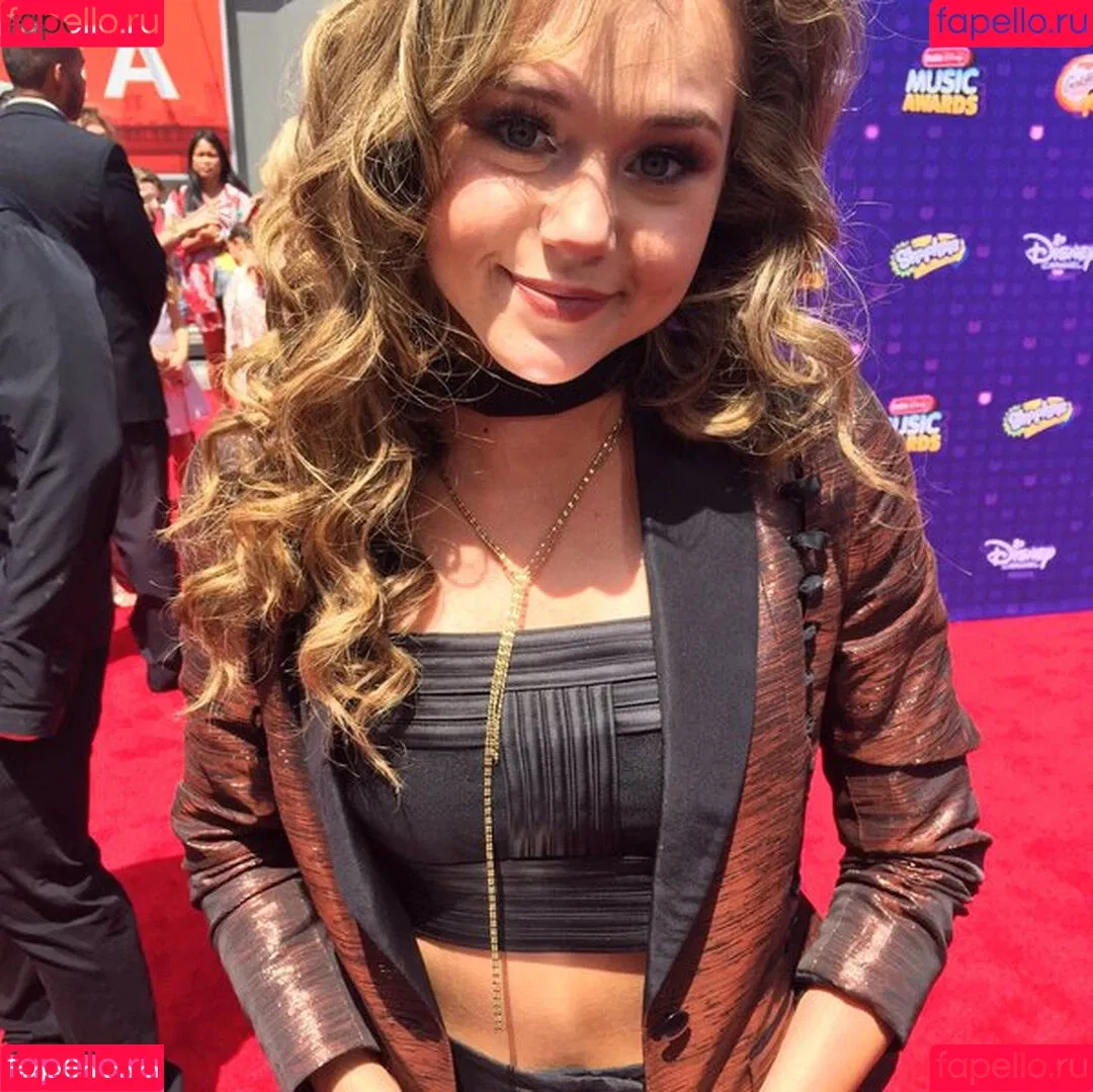 Brec Bassinger / brec_bassinger / brecbassinger Onlyfans Photo Gallery 