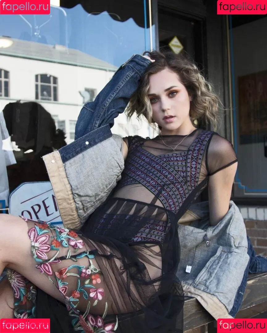 Brec Bassinger / brec_bassinger / brecbassinger Onlyfans Photo Gallery 