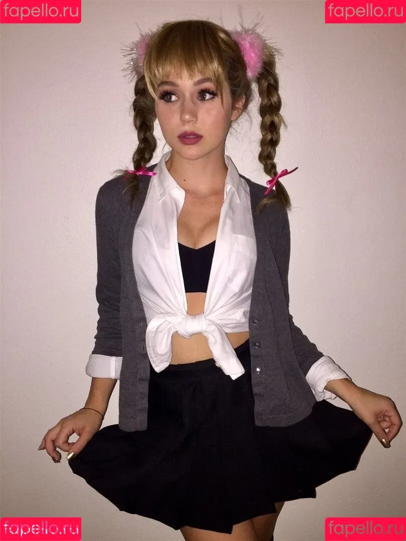 Brec Bassinger / brec_bassinger / brecbassinger Onlyfans Photo Gallery 