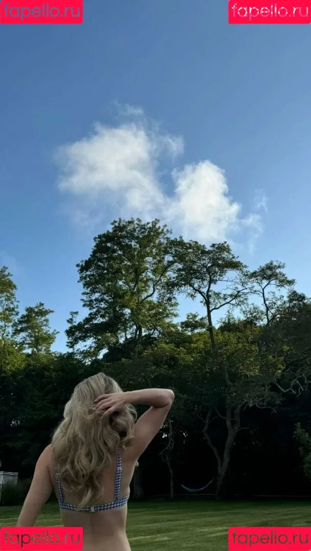 Brec Bassinger / brec_bassinger / brecbassinger Onlyfans Photo Gallery 