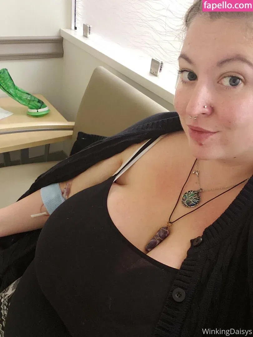 busty mara / winking.daisys / winkingdaisys Onlyfans Photo Gallery 