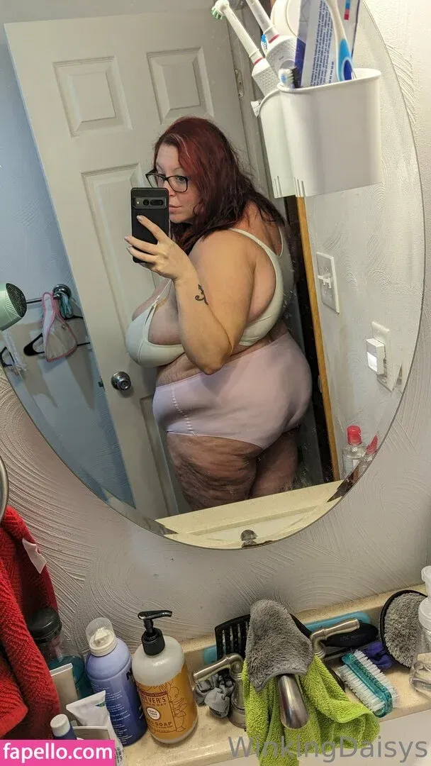 busty mara / winking.daisys / winkingdaisys Onlyfans Photo Gallery 