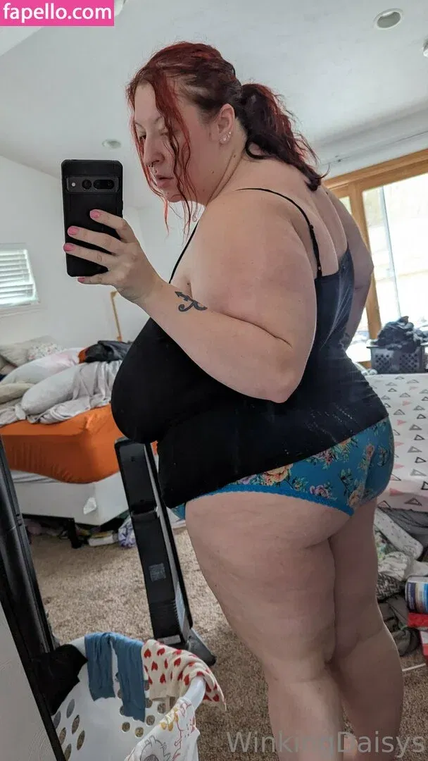 busty mara / winking.daisys / winkingdaisys Onlyfans Photo Gallery 