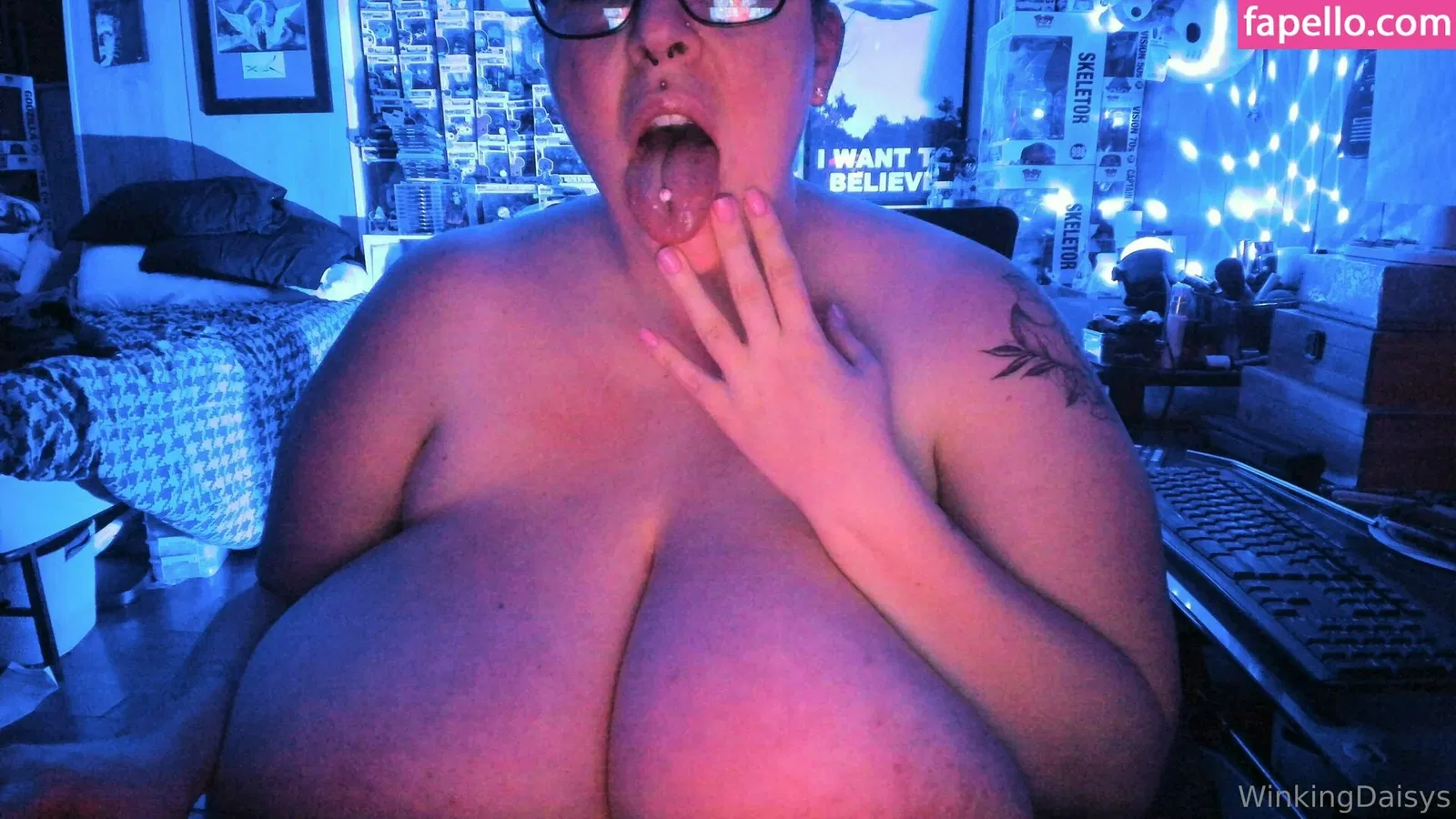 busty mara / winking.daisys / winkingdaisys Onlyfans Photo Gallery 