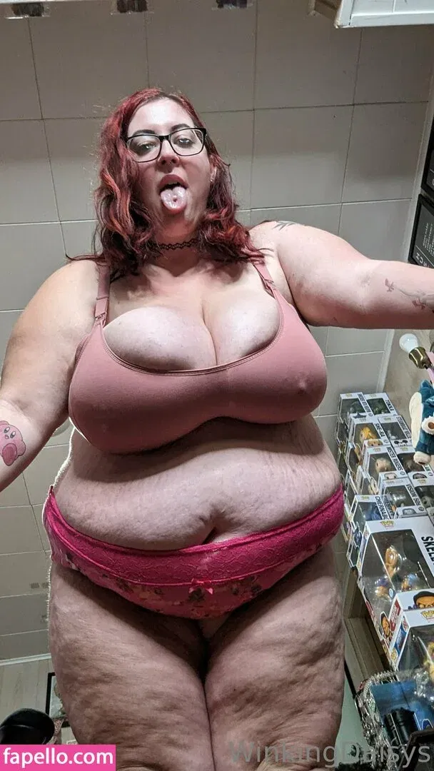 busty mara / winking.daisys / winkingdaisys Onlyfans Photo Gallery 