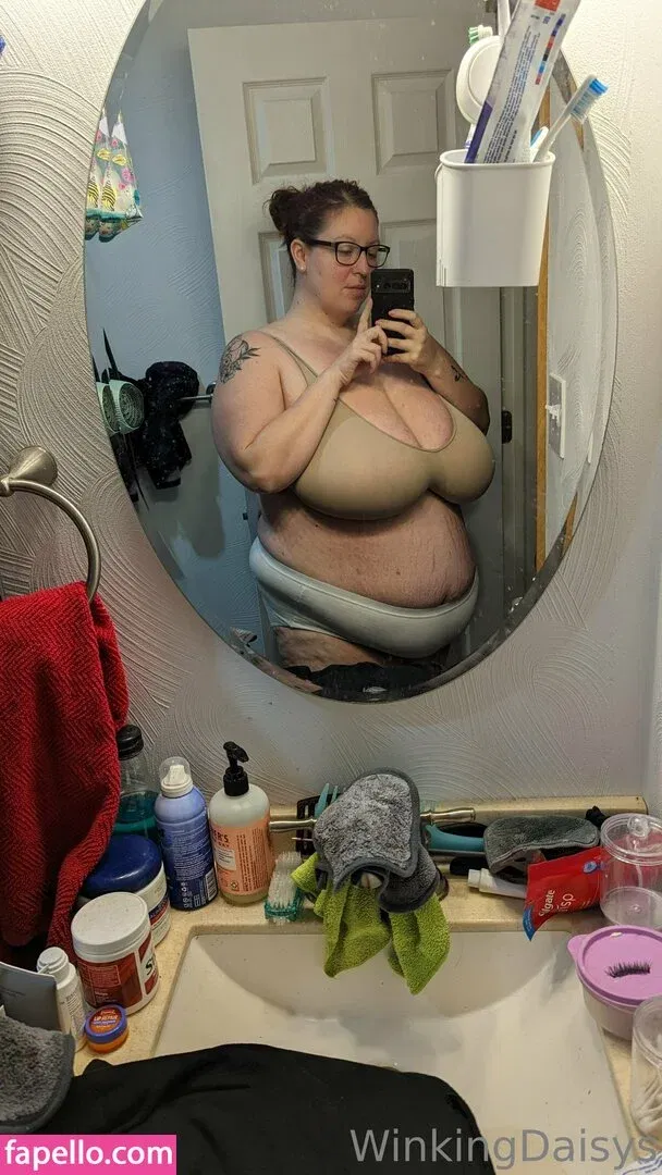 busty mara / winking.daisys / winkingdaisys Onlyfans Photo Gallery 