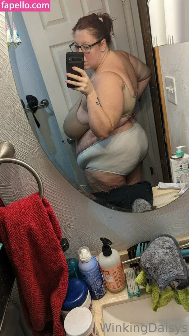 busty mara / winking.daisys / winkingdaisys Onlyfans Photo Gallery 