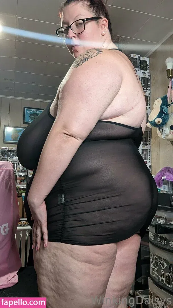 busty mara / winking.daisys / winkingdaisys Onlyfans Photo Gallery 