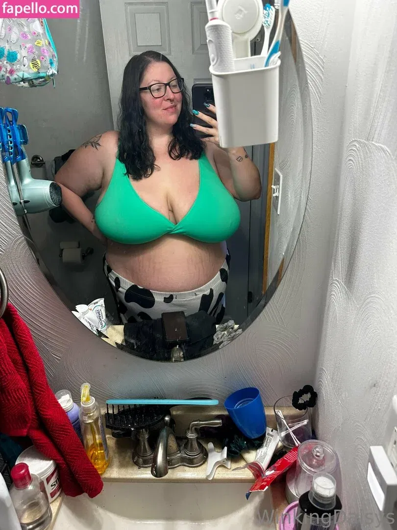 busty mara / winking.daisys / winkingdaisys Onlyfans Photo Gallery 