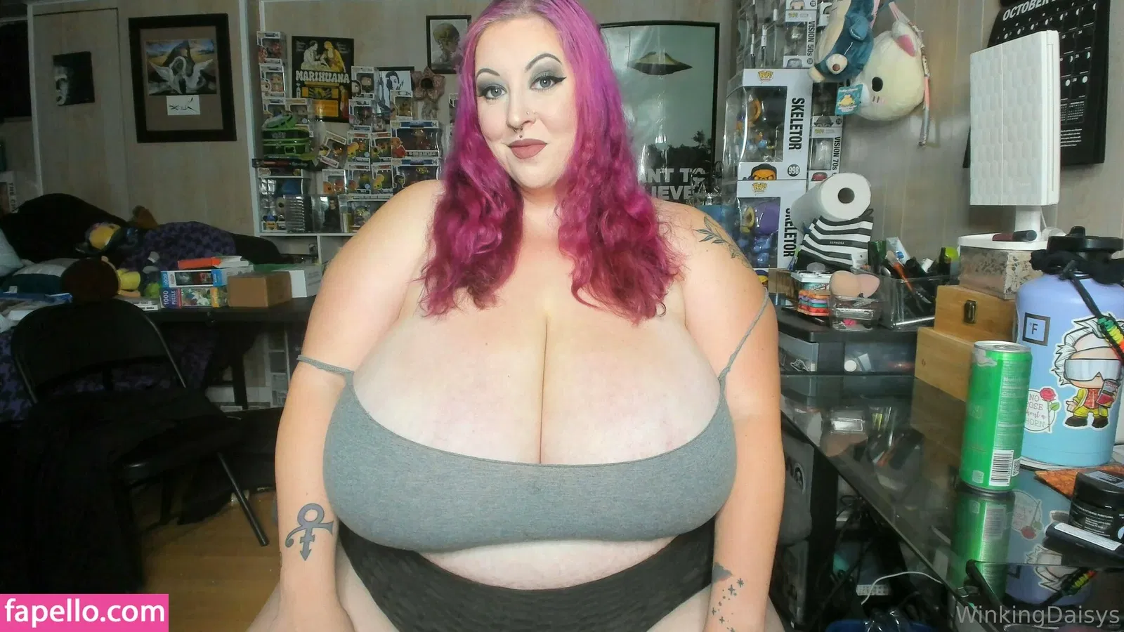 busty mara / winking.daisys / winkingdaisys Onlyfans Photo Gallery 