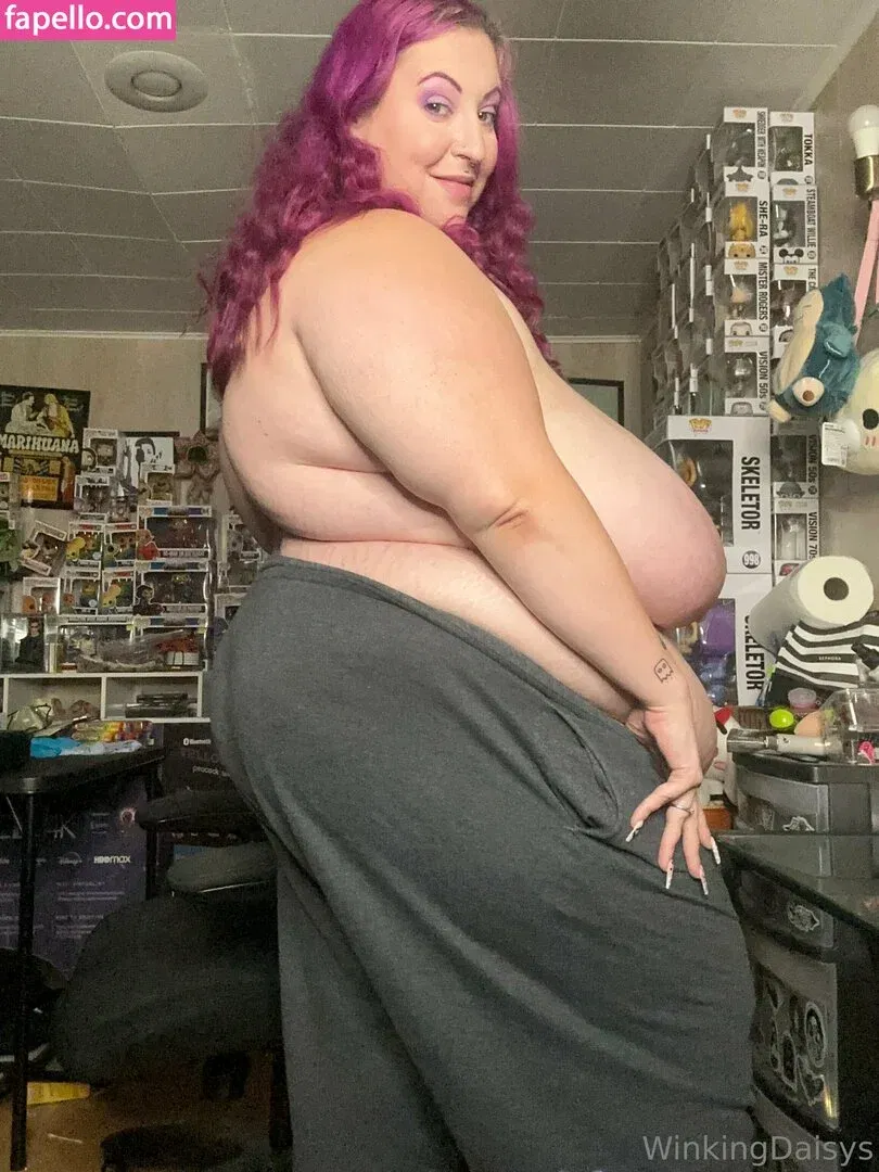 busty mara / winking.daisys / winkingdaisys Onlyfans Photo Gallery 