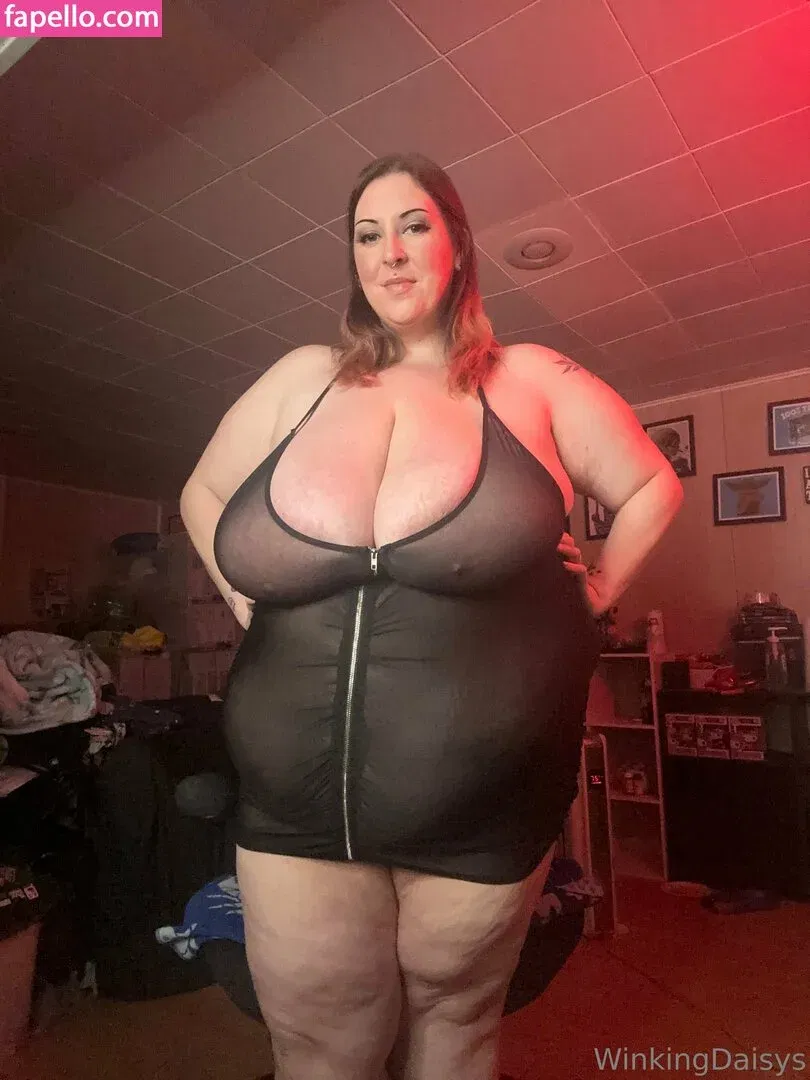 busty mara / winking.daisys / winkingdaisys Onlyfans Photo Gallery 